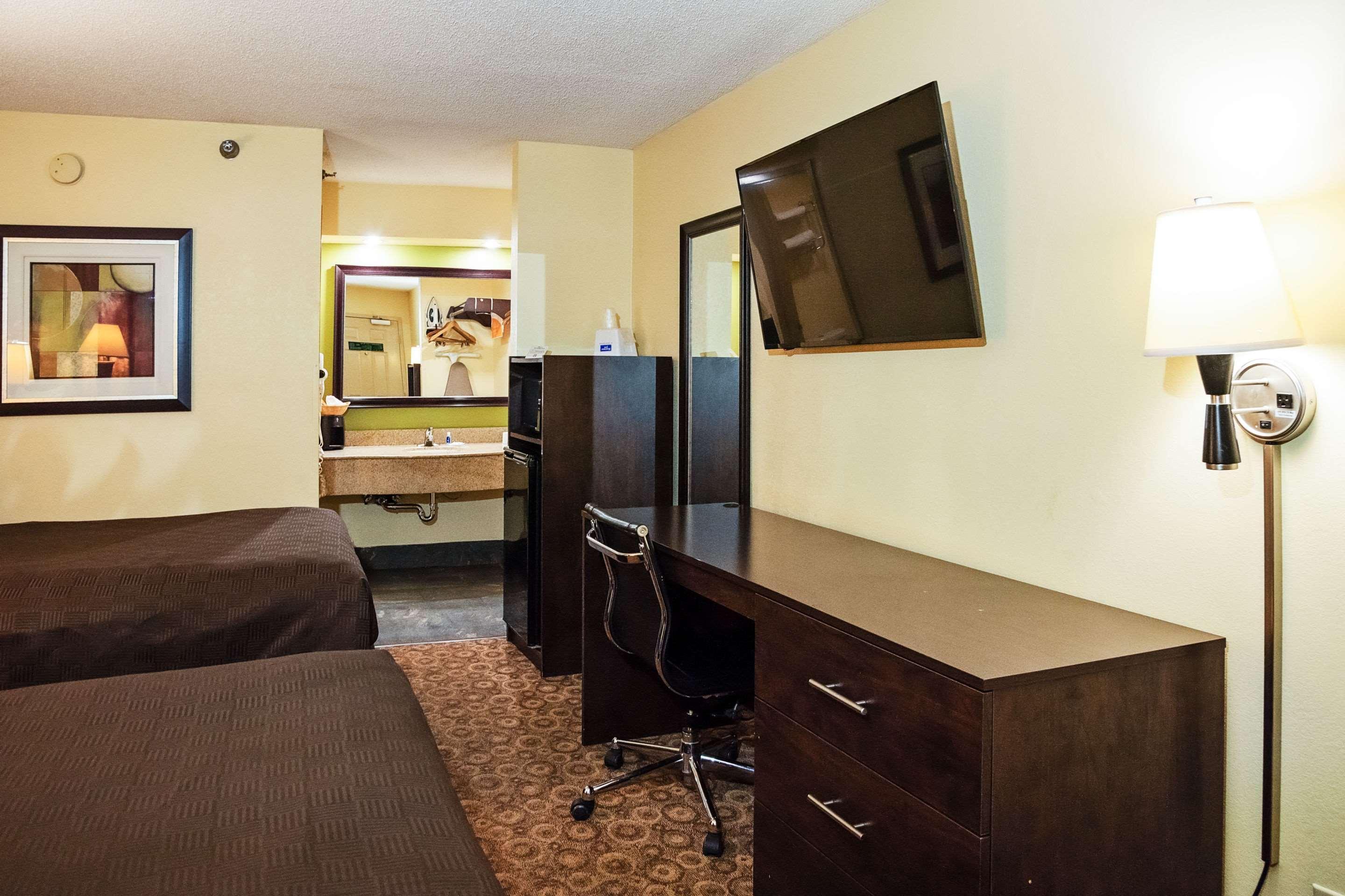 Rodeway Inn & Suites Clarksville Zewnętrze zdjęcie