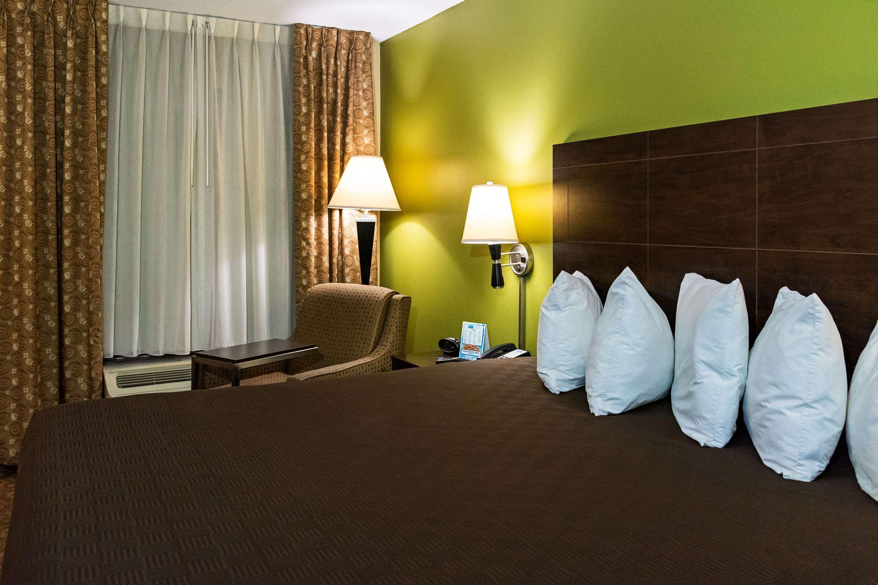 Rodeway Inn & Suites Clarksville Zewnętrze zdjęcie