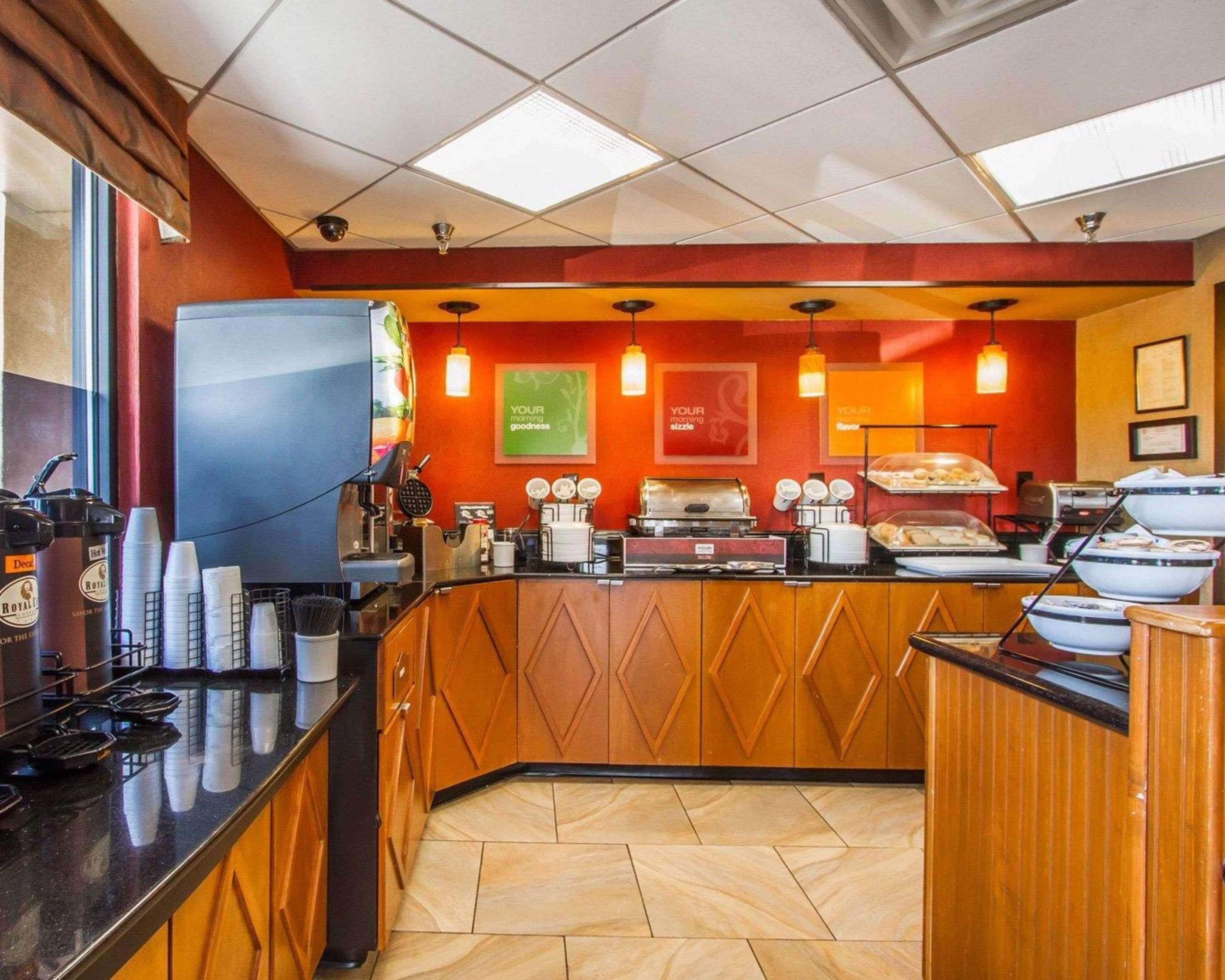 Rodeway Inn & Suites Clarksville Zewnętrze zdjęcie