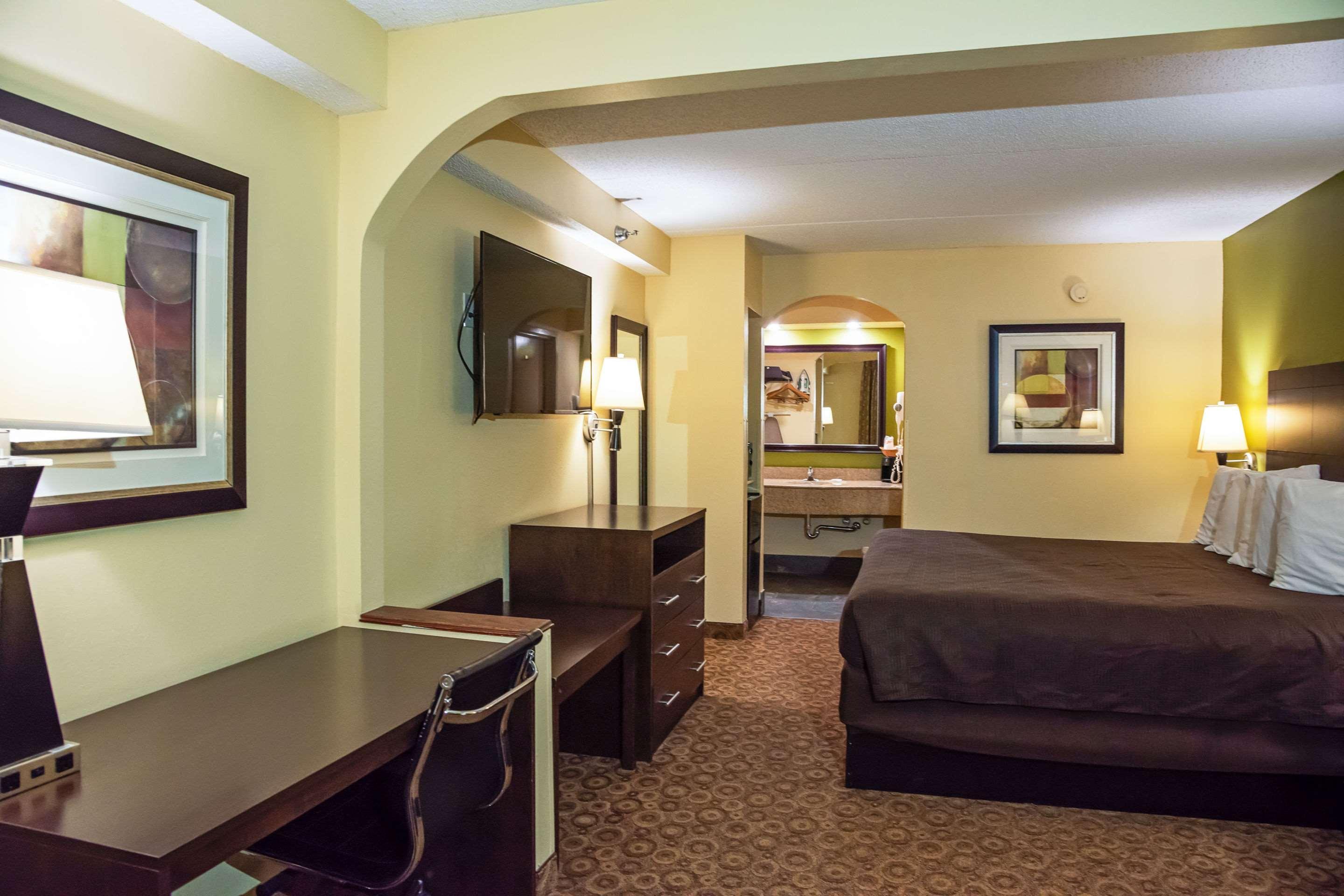 Rodeway Inn & Suites Clarksville Zewnętrze zdjęcie