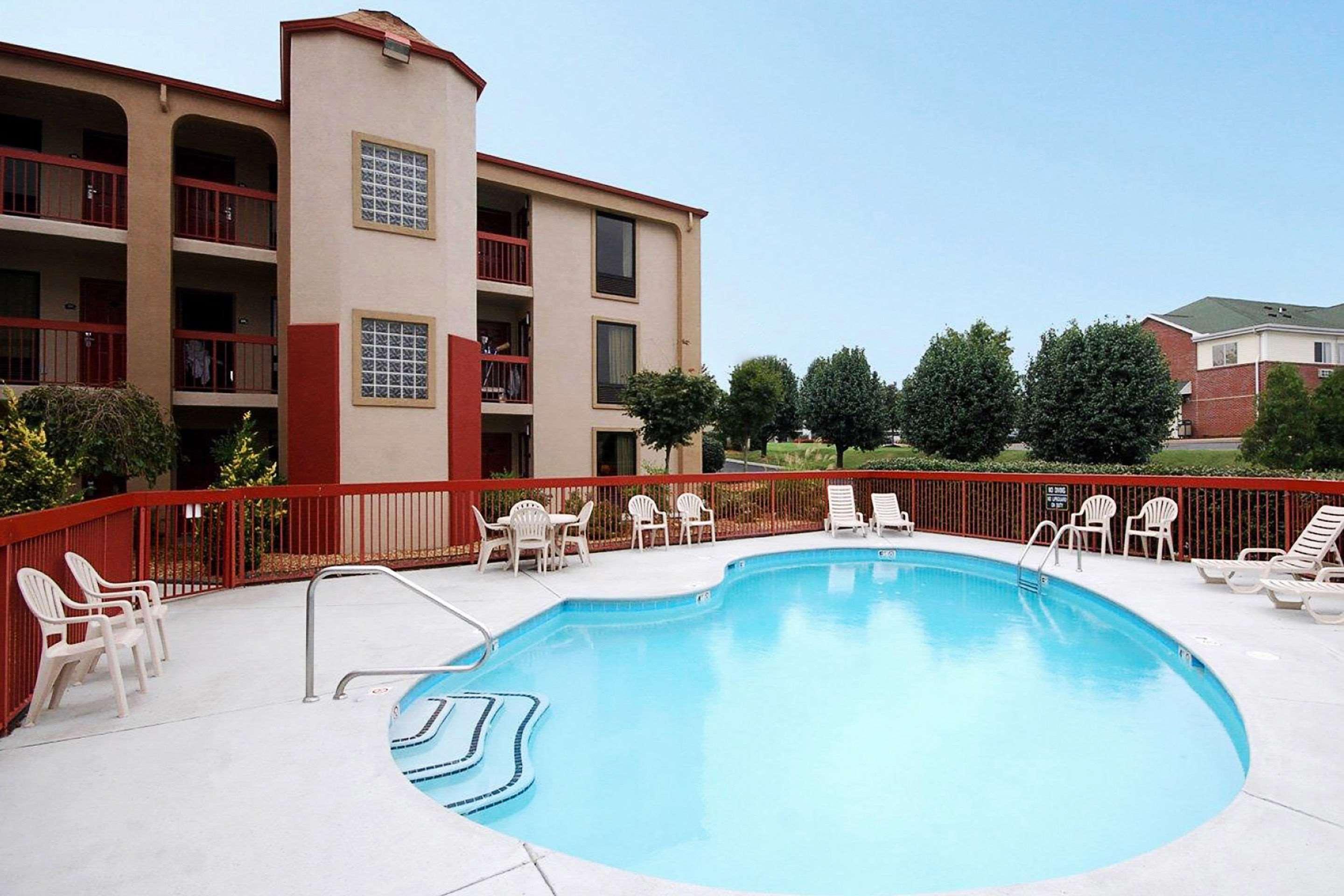 Rodeway Inn & Suites Clarksville Zewnętrze zdjęcie