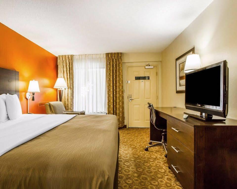 Rodeway Inn & Suites Clarksville Zewnętrze zdjęcie