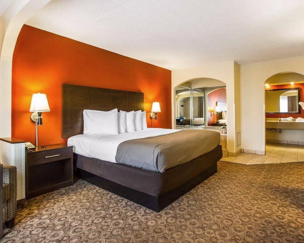 Rodeway Inn & Suites Clarksville Zewnętrze zdjęcie