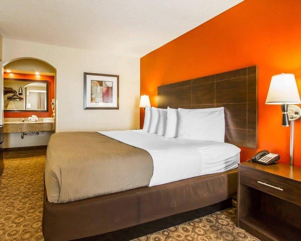 Rodeway Inn & Suites Clarksville Zewnętrze zdjęcie